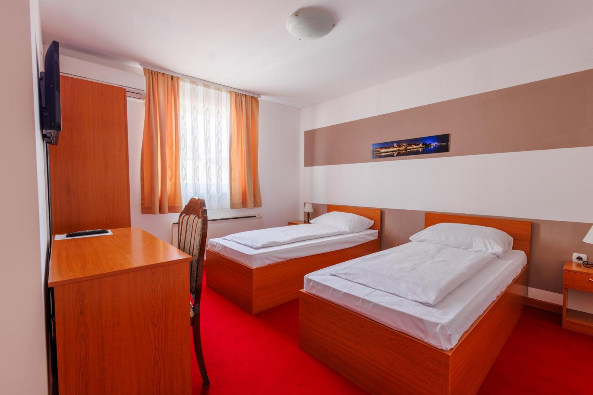 Pansion Strossmayer Osijek Bagian luar foto